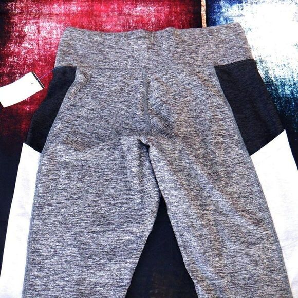 Victoria Secrets Pink Ultimate gray/wh leggings - Picture 3 of 6